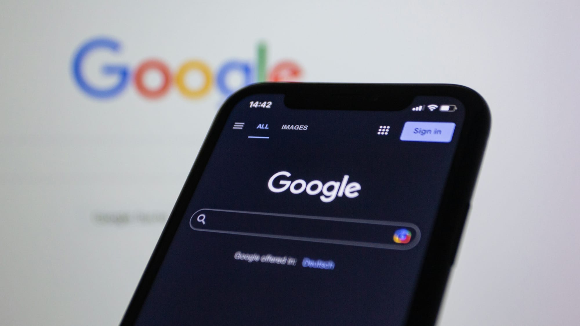 Écran de smartphone affichant la page de recherche Google
